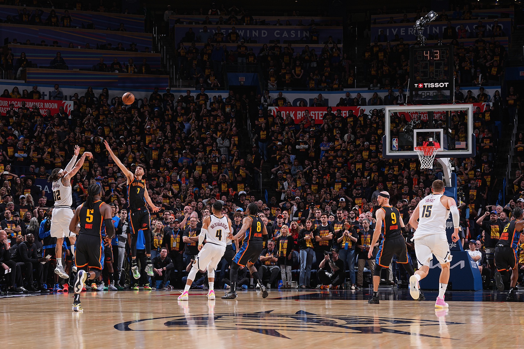 半岛体育-撕碎⚡️！哪记三分绝杀雷霆最令人震惊？库里&amp;戈登&amp;AD&amp;利拉德？