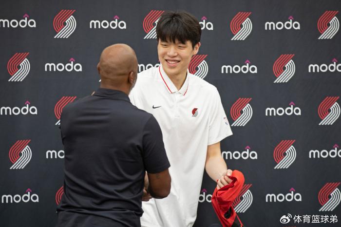 杨瀚森要登顶？球迷齐发力，NBA最佳新秀稳了？