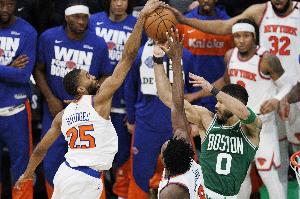 半岛体育官网-大桥值不值4年1.5亿？尼克斯给首发砸7.4亿 背靠纽约小投资大回报