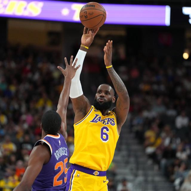 半岛体育-抄作业都不会？湖人空间糟糕令詹皇前队友不解